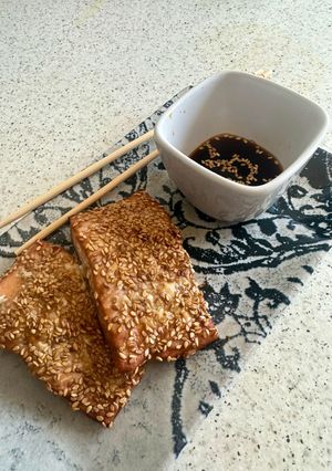Una foto de Salmón con soja y sésamo