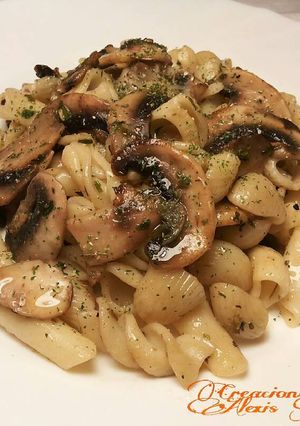 Foto principal de Salteado de champiñones y pasta