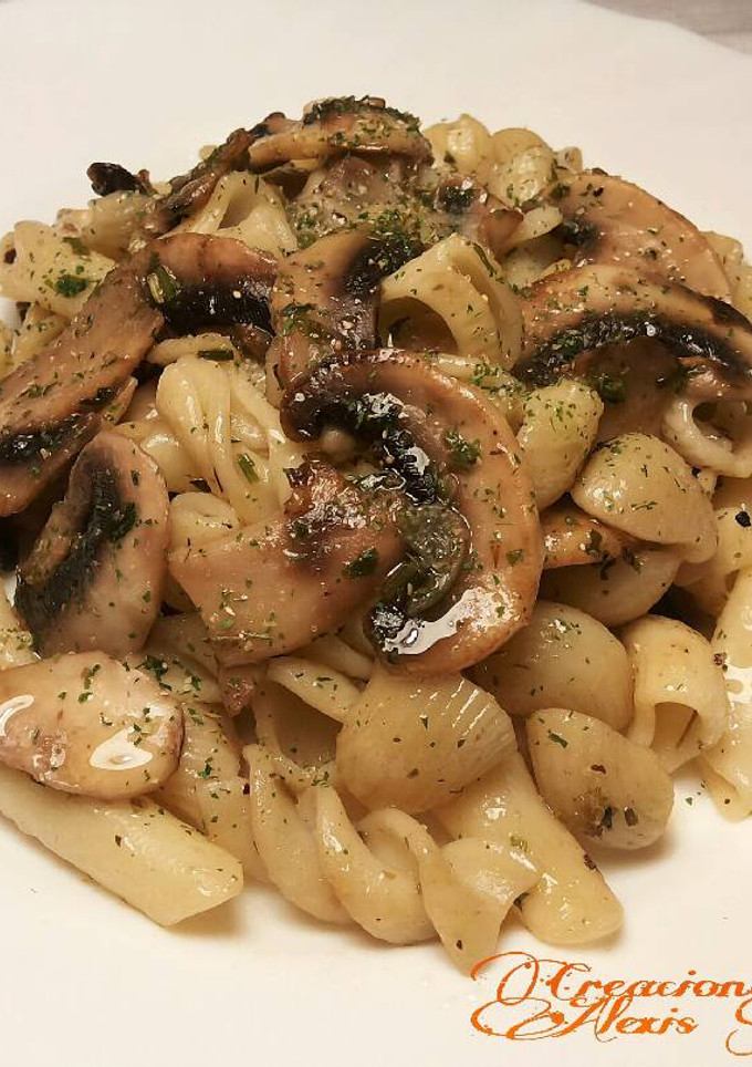 Una foto de Salteado de champiñones y pasta