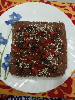 ओरिओ बिस्कीट केक (oero biscuit cake recipe in marathi) रेसिपी चे मुख्य फोटो