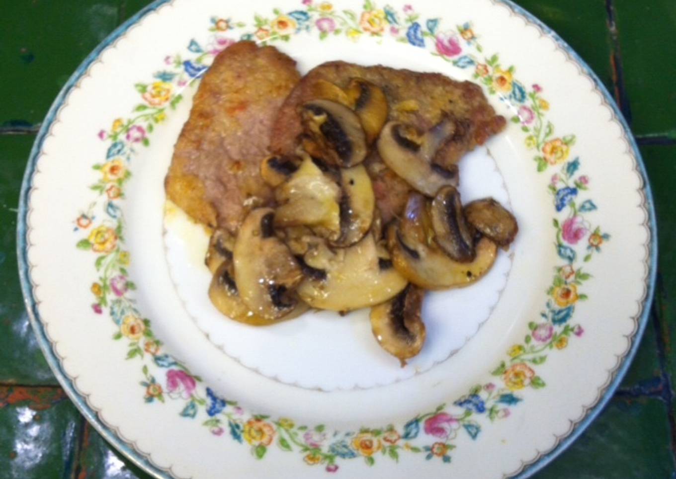 Escalopas de ternera con champignons