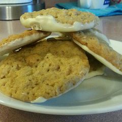 A picture of Crunchy Frostbite Cookies.