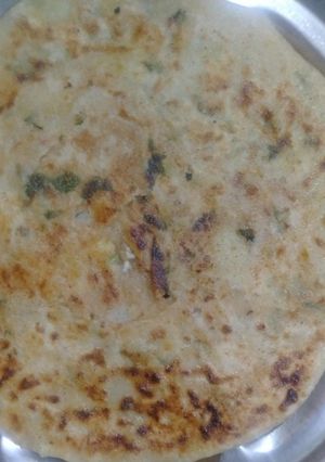 आलू पनीर का पराठा (aloo paneer ka paratha recipe in Hindi) रेसिपी मुख्य फोटो