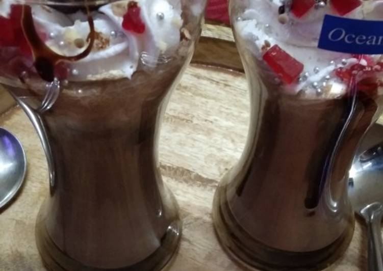 Simple Way to Prepare Favorite Chocolate milkshake with cream