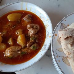 A picture of Dhagi alu chicken.