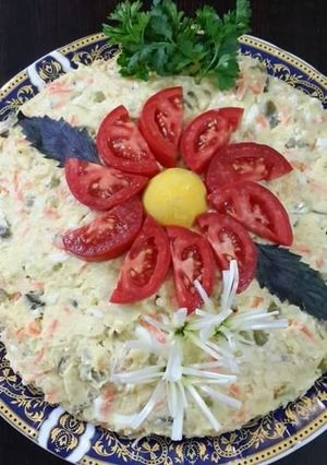 عکسی از دستور سالاد الویه با مرغ مجلسی و تزیین سالاد الویه ساده و شیک