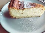 Uma foto de cheesecake de forno