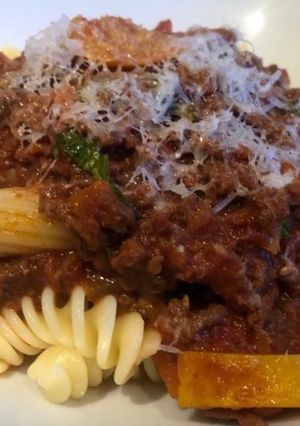 A picture of Crowd pleasing spaghetti bolognese.