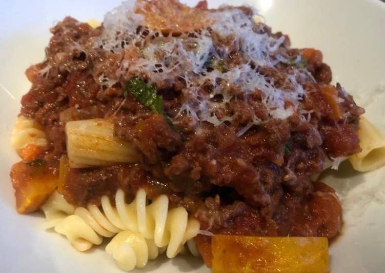 Steps to Make Speedy Crowd pleasing spaghetti bolognese