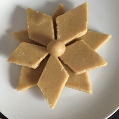 A picture of Cashew sweet.