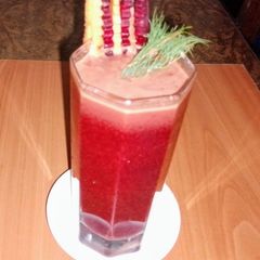 A picture of Beetroot, carrot and pomegranate juice 🥕🍯.