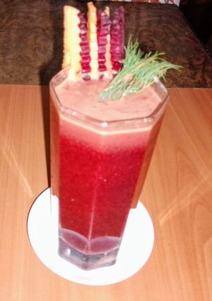 A picture of Beetroot, carrot and pomegranate juice 🥕🍯.