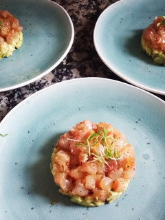 Una foto de Tartar de gamba blanca de Huelva