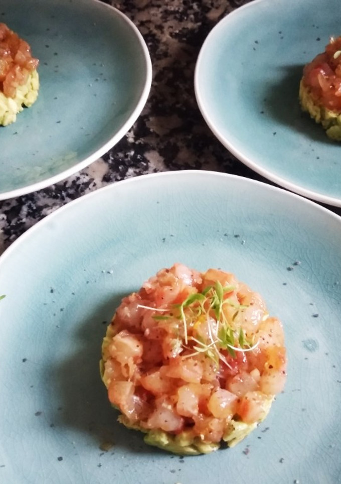 Una foto de Tartar de gamba blanca de Huelva