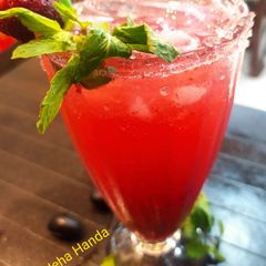 A picture of Strawberry grapes mocktail.