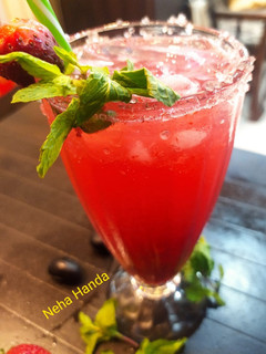 A picture of Strawberry grapes mocktail.