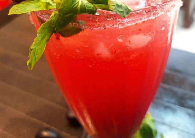 Strawberry grapes mocktail