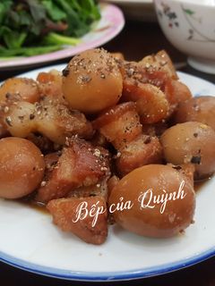 Hình của món Thịt ba chỉ kho trứng cút.