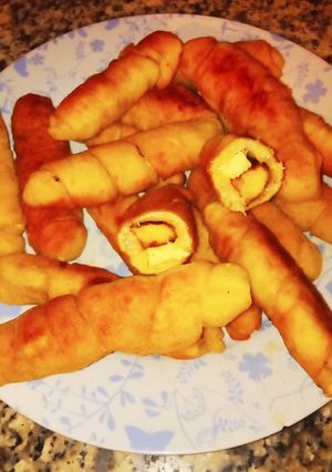 Una foto de Tequeños de queso y plátanos tequeyoyo