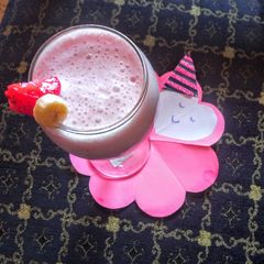 A picture of Strawberry and banana smoothie.