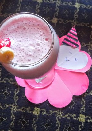 A picture of Strawberry and banana smoothie.