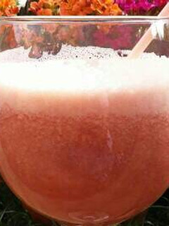 Una foto de Batido de Piña y Frutillas