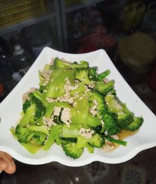 súp lơ thịt bằm