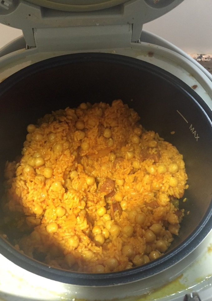 Una foto de Arroz con chorizo y garbanzos