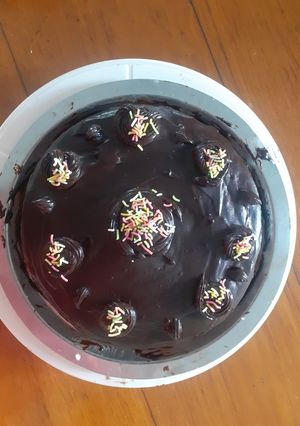 A picture of Chocolate truffle cake.
