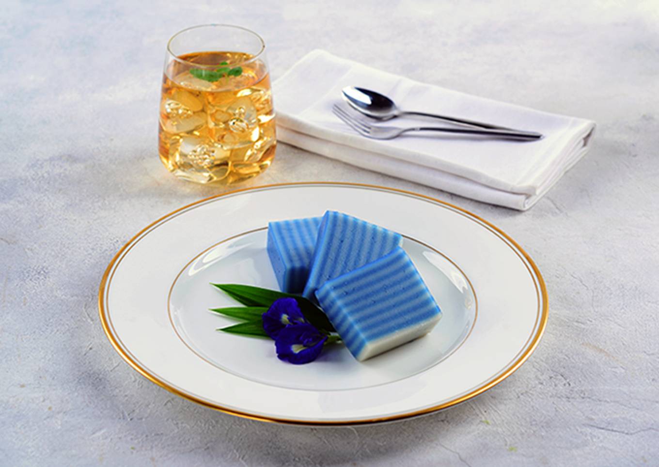 Kue Lapis Blue Velvet