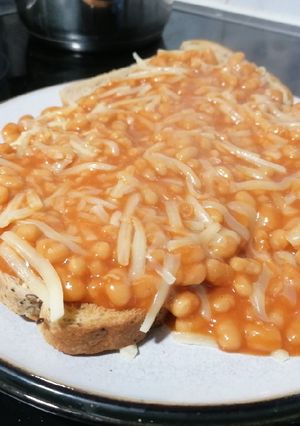 A picture of Curry Beans on Toast.