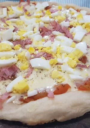 Una foto de Pizza con masa de cebolla!!!