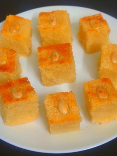 அரபிக் ஸ்வீட் பஸ்போசா (Arabic sweet Basbousa recipe in tamil) செய்முறை முக்கிய புகைப்படம்