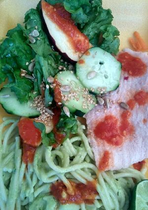 Una foto de Spaghetti verde con chile poblano!