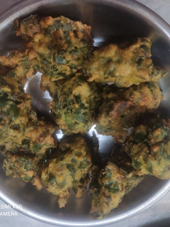 पालक पकौड़ी (Palak pakodi recipe in Hindi) रेसिपी मुख्य फोटो