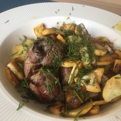 A picture of Diced beef with yellow zucchini 🌵.