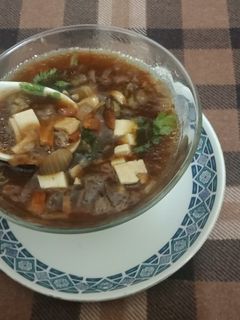 हॉट एंड सॉर सूप (Hot and sour soup recipe in Hindi) रेसिपी मुख्य फोटो