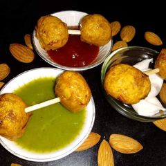 A picture of Badam ke pakode.