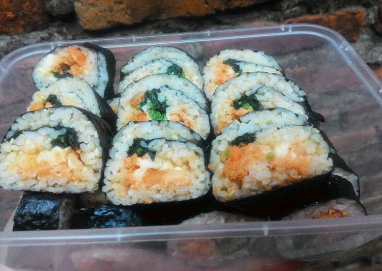 Resep Sushi Roll Salmon Keju Yang Renyah