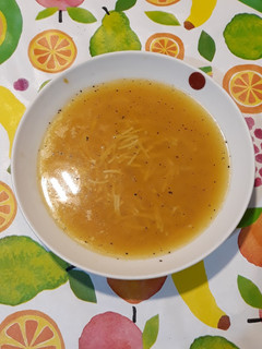 Una foto de Sopa de col y navo con jamón y fideos de verduras