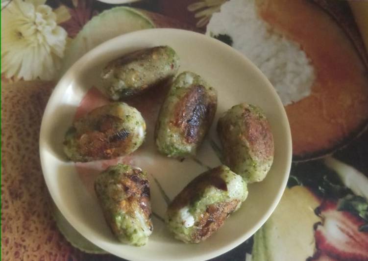 Cheesy broccoli potato tots