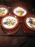 Natillas de chufa, yogur y menestra de fruta