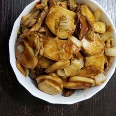 A picture of Shanghainese pan fried rice cake 上海炒年糕.