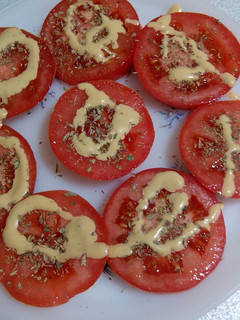 Una foto de Tomate con miel y mostaza