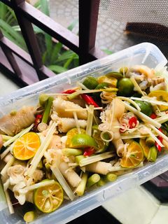 Hình của món Chân gà sả tắc.