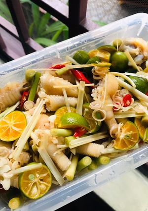 Hình của món Chân gà sả tắc.
