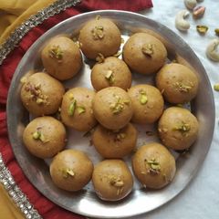 A picture of Danedar Besan Ladoo.