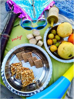 શીંગ અને તલ ની ચીક્કી (Shing Til Chikki Recipe In Gujarati) રેસીપી મુખ્ય ફોટો
