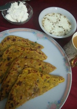 A picture of Dal paratha/ lentil stuffed paratha.