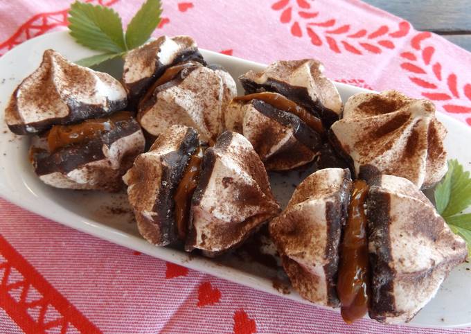 Merengues Con Chocolate Rellenos De Dulce De Leche Receta De Cuqui